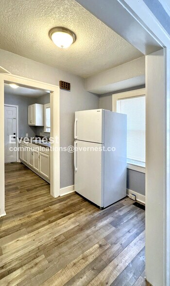 Building Photo - 2215 E Gregory Blvd