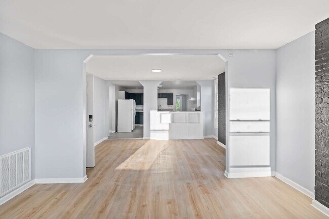 Building Photo - "Spacious 3-Bedroom Retreat at 57 1/2 Sara...
