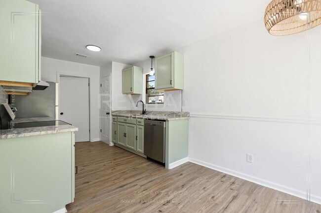 Building Photo - 5812 Hanging Moss Ct