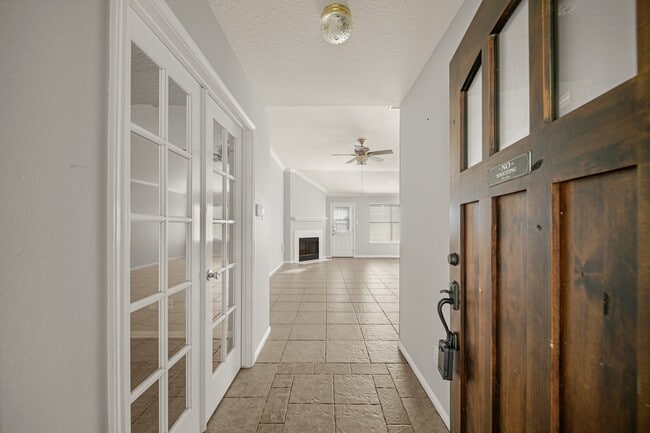Building Photo - 1242 Hunter Wood Dr