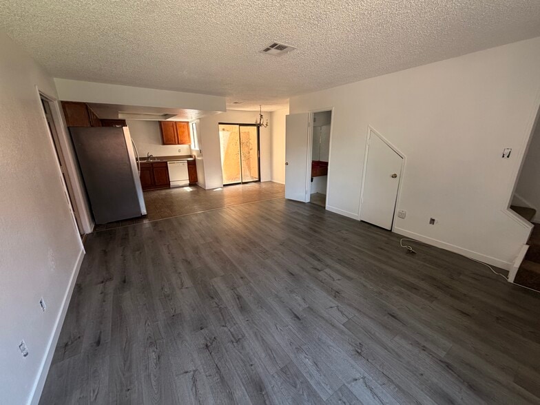 Building Photo - 1728 W Avenue J15