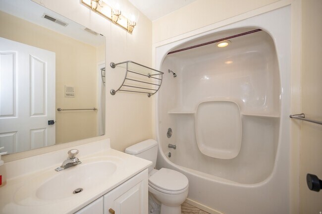 Building Photo - 857 Southfork Dr