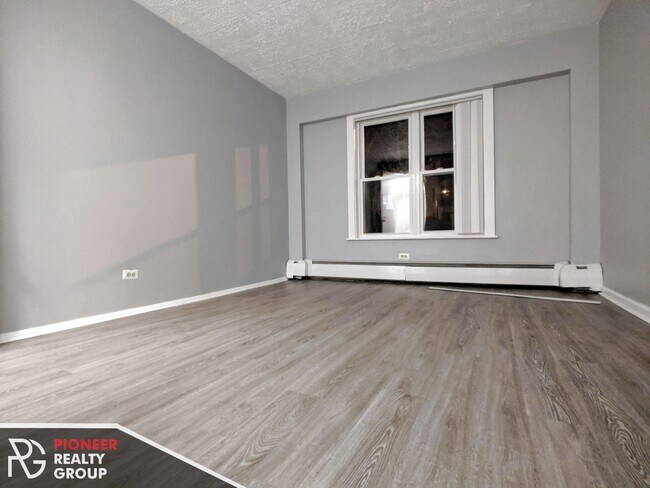 Building Photo - 7333 N Ridge Blvd