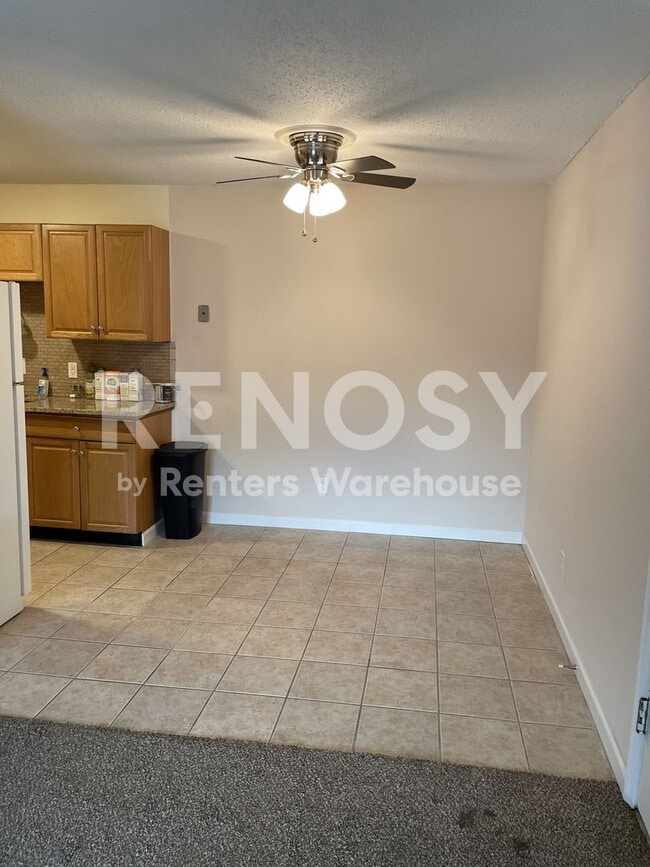 Building Photo - Two bed two bath condo unit in the heart of Saint Charles