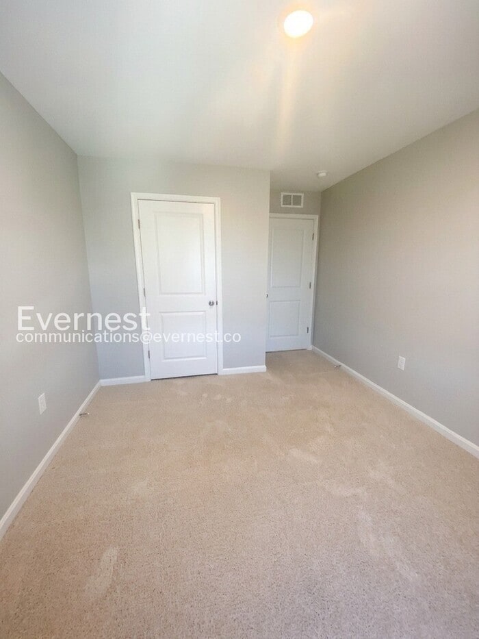 Building Photo - 21 Valiant Ct