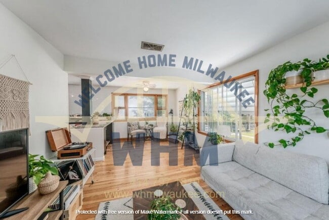 Building Photo - 3407 S Burrell St