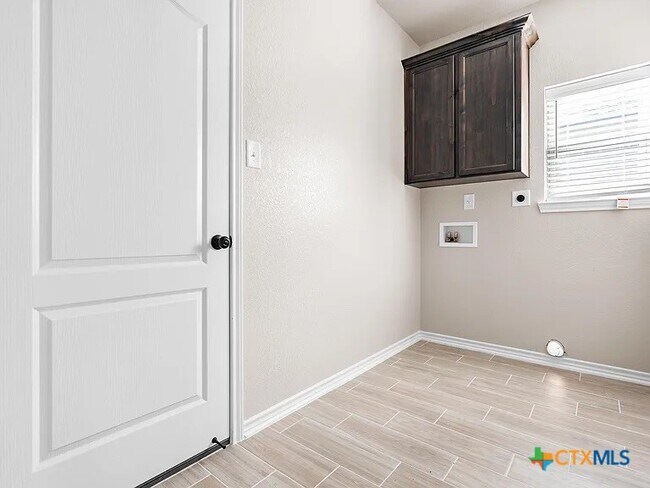 Building Photo - 602 Dred Roger Circle