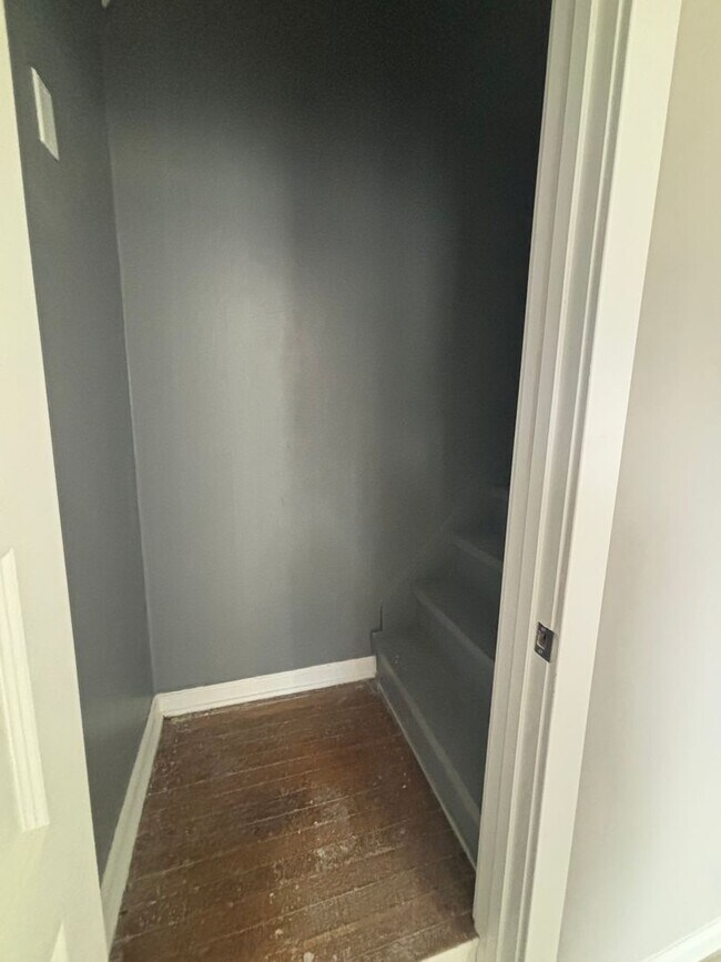 Building Photo - 4 Bed 2 Bath Home with Garage Near Swope PKWY Available NOW!