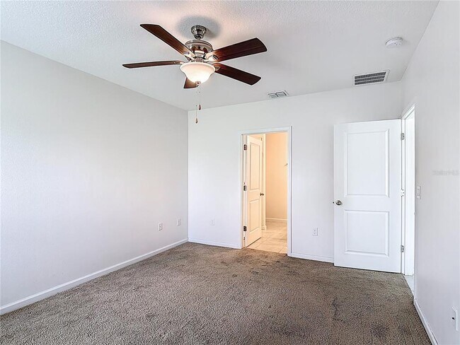 Building Photo - 450 Taft Dr