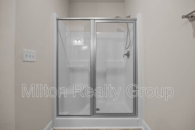 Building Photo - 75 Rolling Waters Ct