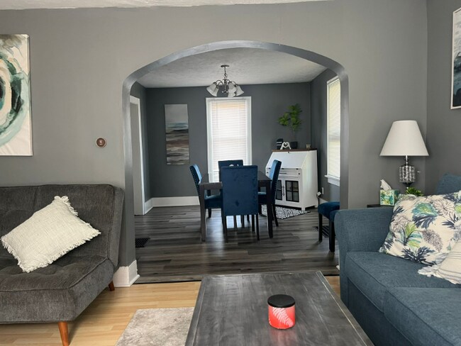 Building Photo - 207 New York St