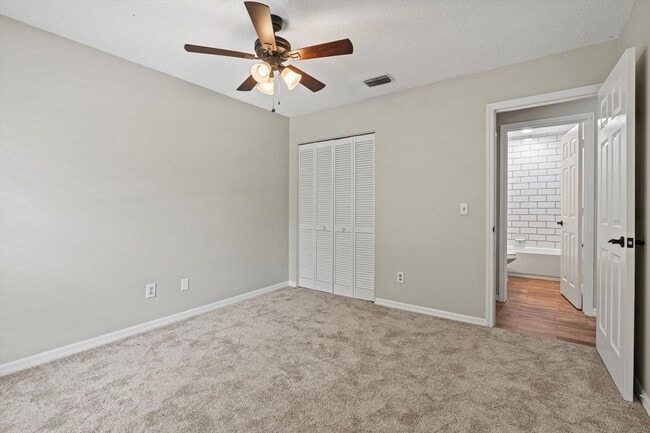 Building Photo - Beautiful Condo