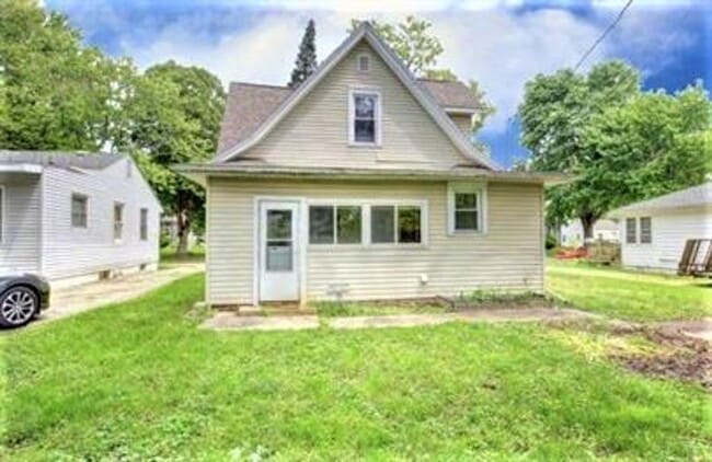 Building Photo - 1011 W Tremont St