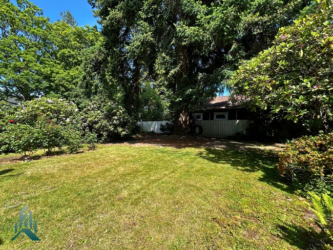 Building Photo - Charming 4 Bedroom Home with Hardwood Floors, Gas Fireplace & Large Fenced Yard