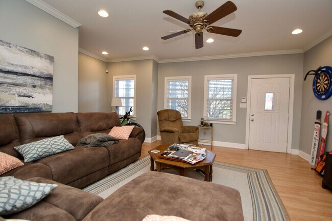 Building Photo - Spacious 3-Bedroom Condo Near Auburn University!