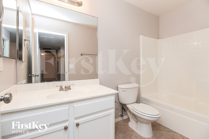 Building Photo - 4285 E Whitehall Dr