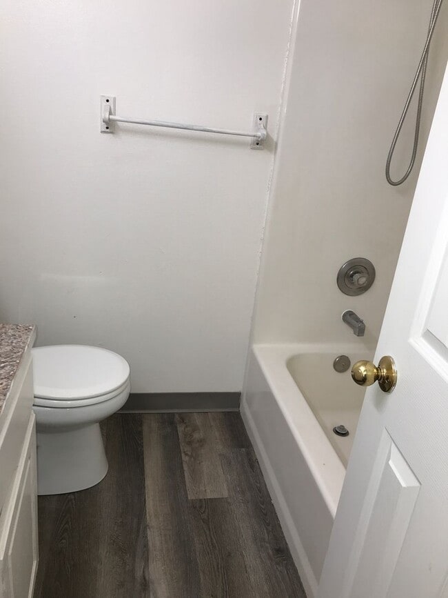 Building Photo - Remodled Duplex