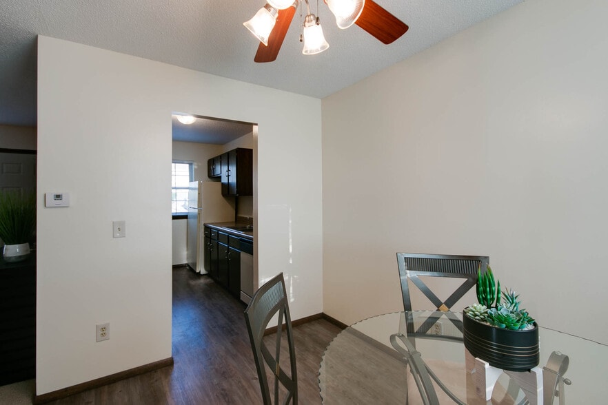 Building Photo - 811 Dondee Dr