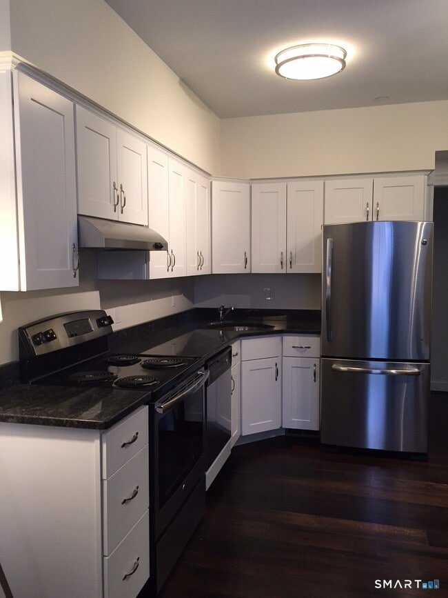 Building Photo - 36 Lewis St