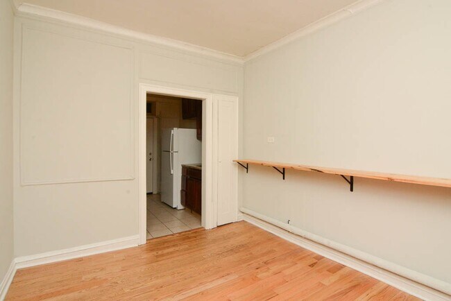 Building Photo - 543 W Surf