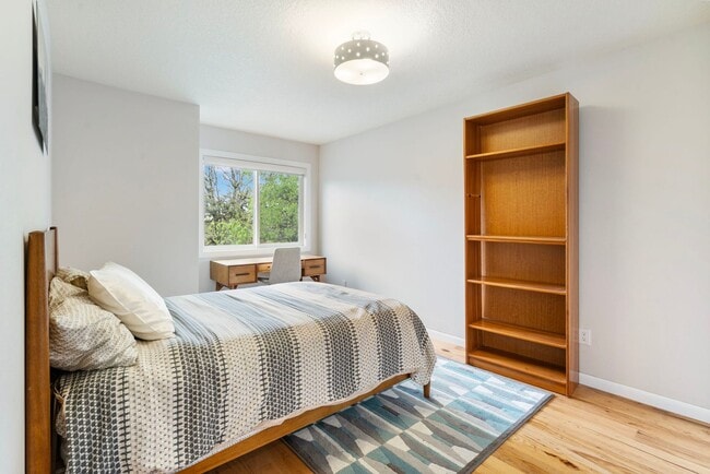 Building Photo - Private Retreat Backing to Trails in the Heart of Lake Oswego