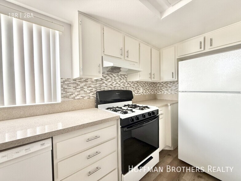 Building Photo - 3759 S Canfield Ave