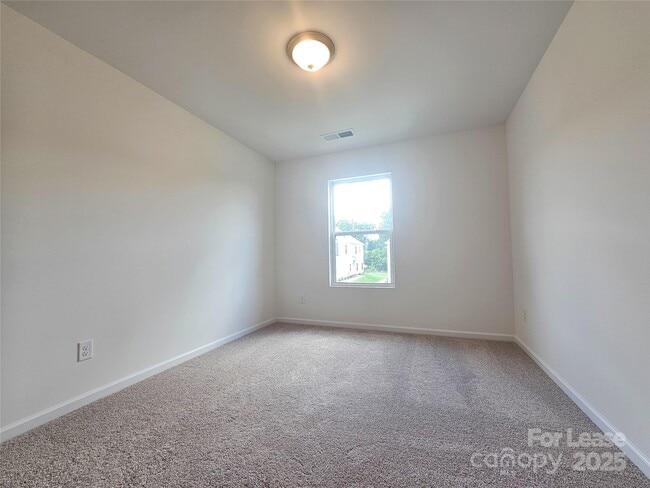 Building Photo - 2744 Yeager Dr NW
