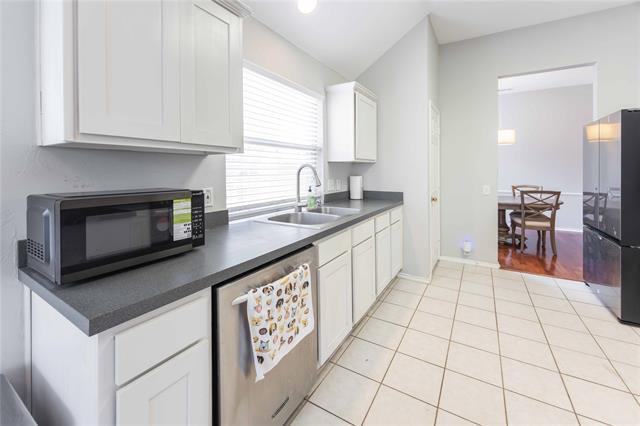 Building Photo - 2405 Pinehurst Ct