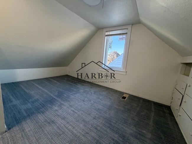 Building Photo - Newly Renovated 3-Bedroom Home - 1/2 Off f...