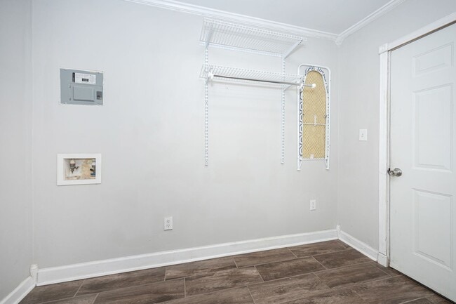 Building Photo - Adorable Updated Cottage in Pascagoula