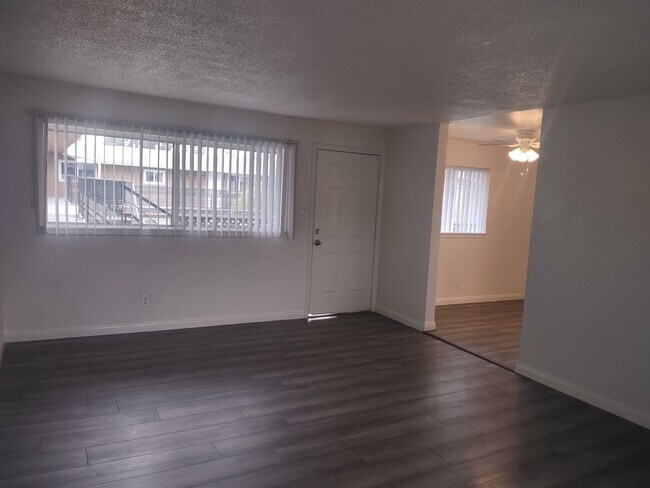 Building Photo - Minutes From UC Riverside. Large 1 bedroom...