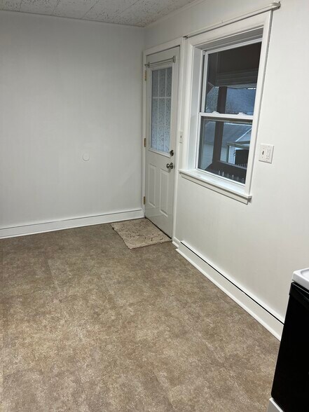 Eating area in kitchen - 119 N Washington St