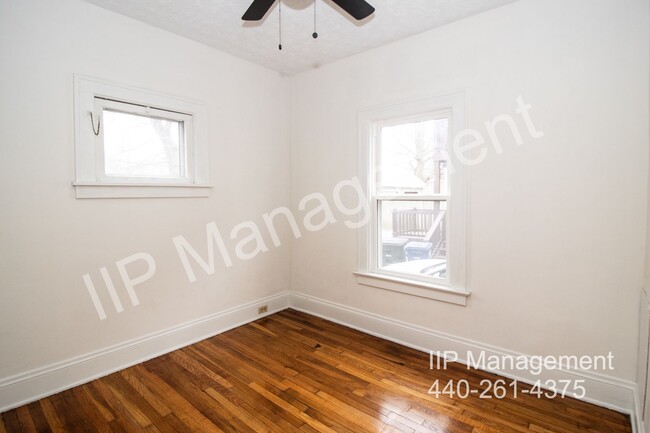 Building Photo - 2207 Chesterland Ave