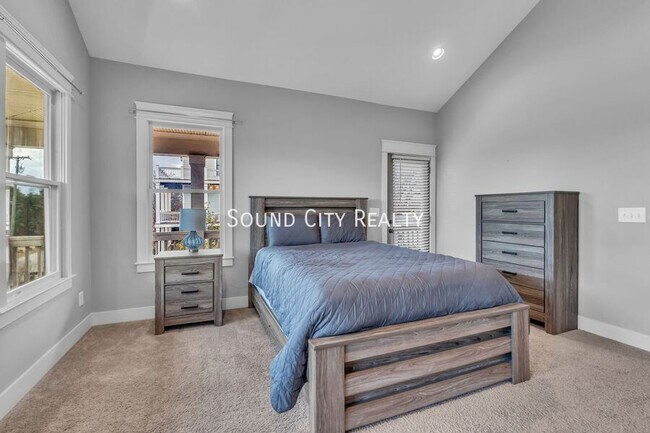 Building Photo - 1801 Sevier St