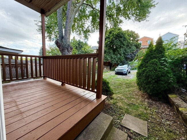 Building Photo - Updated 3BR 1 bath house with off street p...