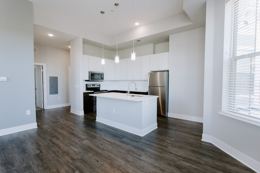 Building Photo - The Landon at New Albany Park