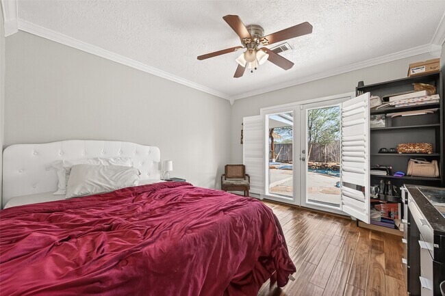 Building Photo - 805 Camelot Ln