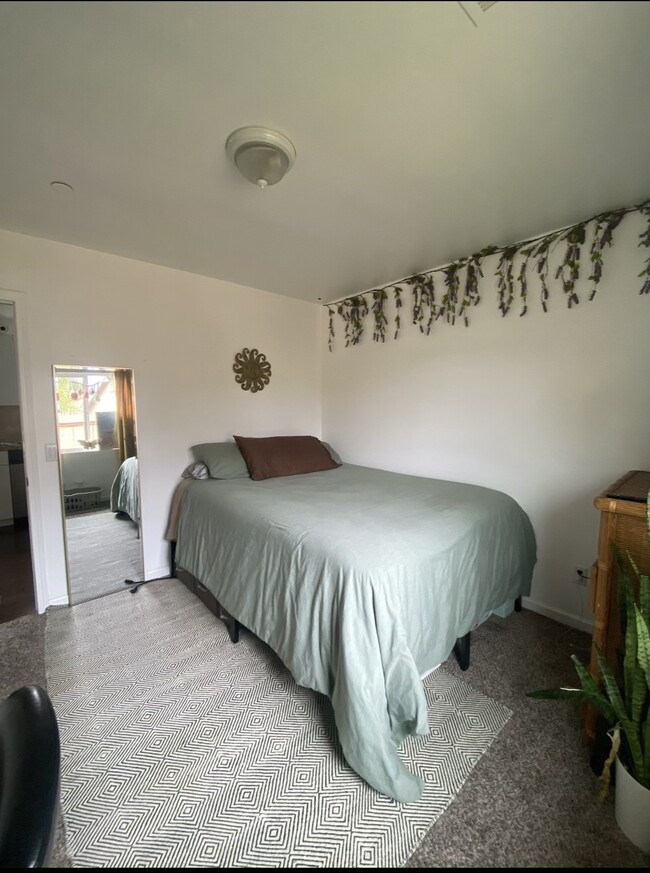 Building Photo - 1623 Drexel Dr