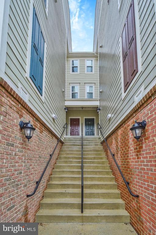 Building Photo - 25218 Briargate Terrace
