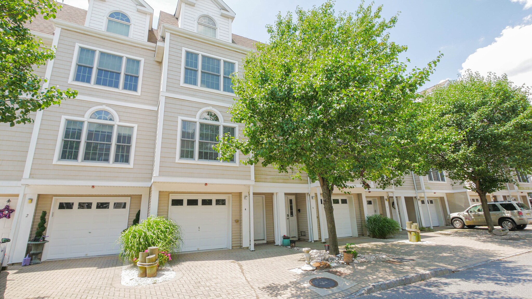 Building Photo - 4 Chelsea Ct