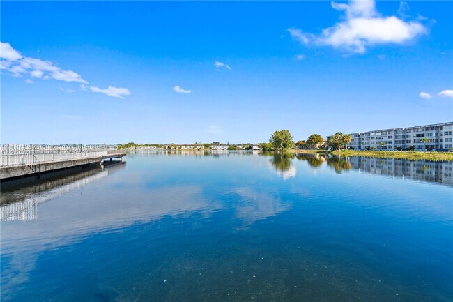Building Photo - 1351 NE Miami Gardens Dr