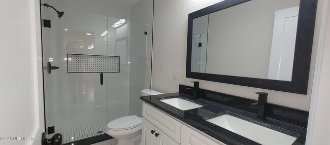 Building Photo - 2149 St Johns Ave