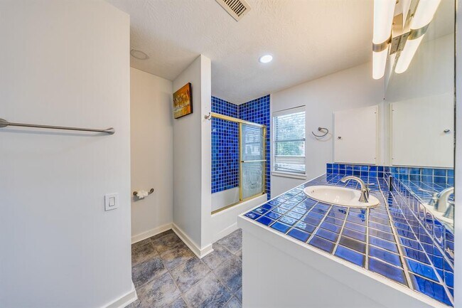 Building Photo - 2819 Bering Dr