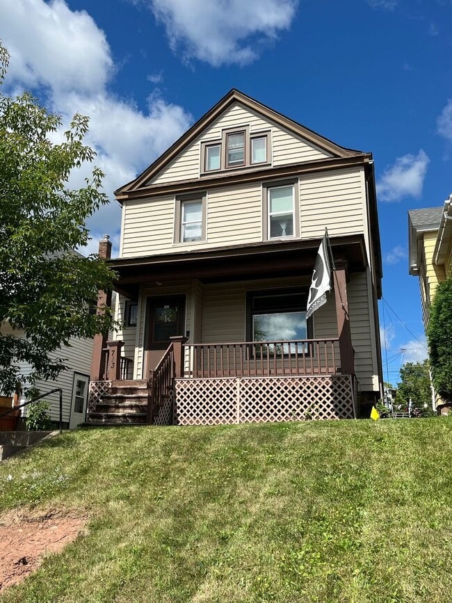 Building Photo - 3+ Bedroom / 2 Bath Single Family Home!