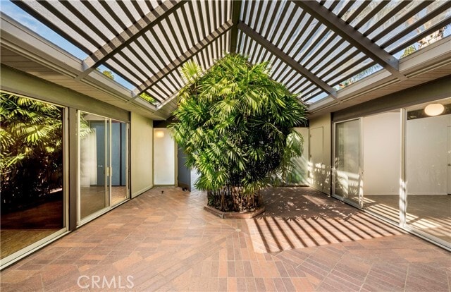 Building Photo - 4924 E Elsinore Ave