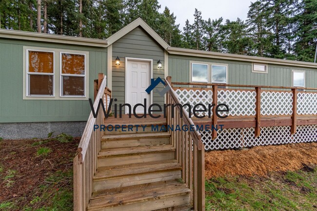 Building Photo - Charming Woodland Retreat in Coupeville, WA!