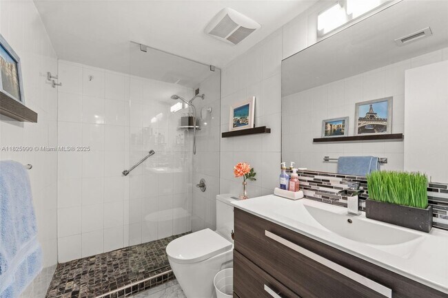 Building Photo - 5750 Collins Ave
