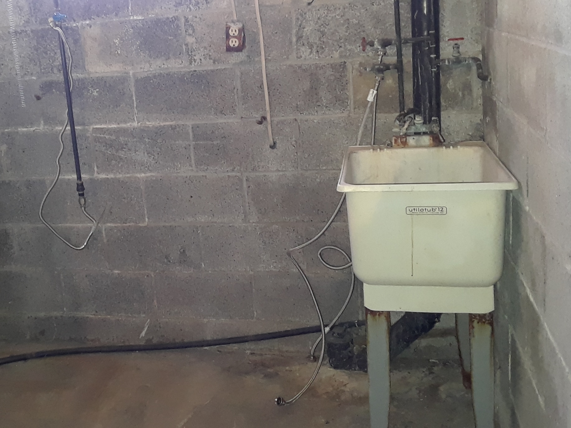 Washer/dryer hook-up and laundry tub - 3830 Lebanon Church Rd