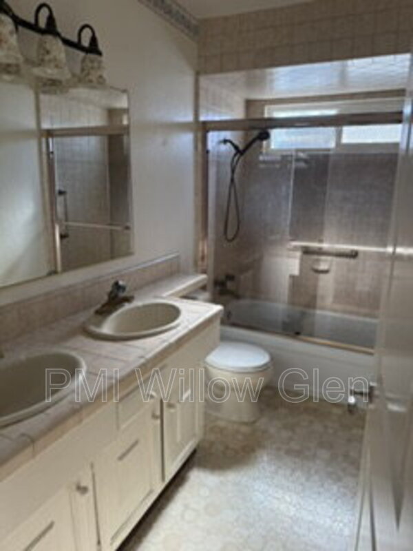 Building Photo - 536 Curie Dr
