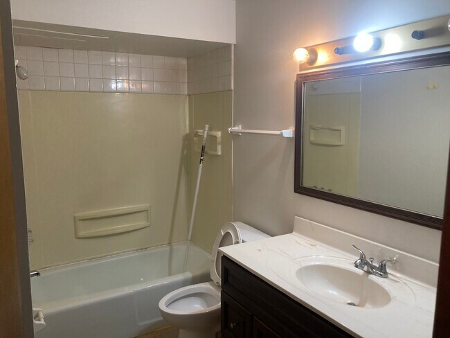 Building Photo - 10628 W Bobolink Ave